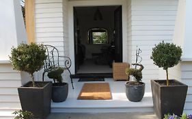 Beautiful Bungalow Cbd